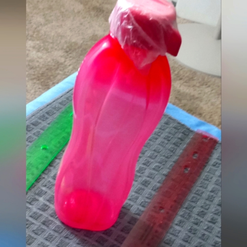 **BRAND NEW** TUPPERWARS MEDIUM ECO-WATER BOTTLE.